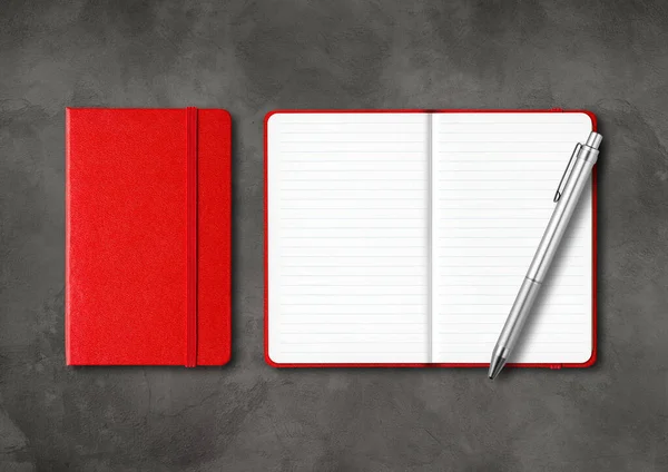 Carnets Rouges Bordés Fermés Ouverts Avec Stylo Mockup Isolé Sur — Photo