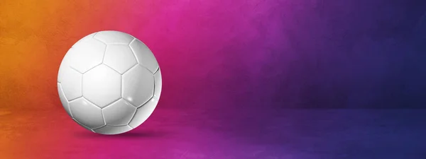 白いサッカーボールは紫色のグラデーションのスタジオバナーに隔離されています 3Dイラスト — ストック写真