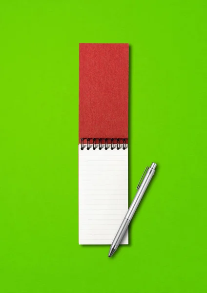 Κενό Ανοικτό Σπιράλ Σημειωματάριο Και Πένα Mockup Απομονώνονται Πράσινο — Φωτογραφία Αρχείου