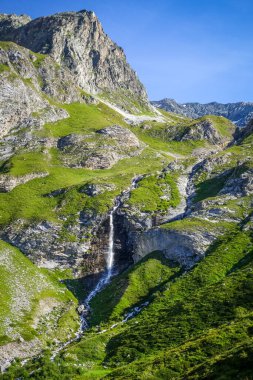 Vanoise Ulusal Parkı Alp Vadisi 'nde Şelale, Savoie, Fransız Alpleri