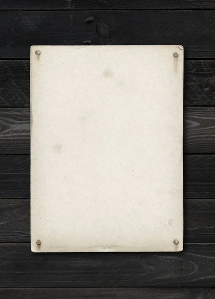 Vecchio Foglio Carta Strutturata Inchiodato Tavolo Legno Nero Mockup Verticale — Foto Stock