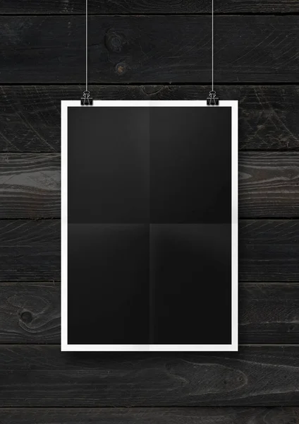 Zwarte Gevouwen Poster Opknoping Een Houten Muur Met Clips Sjabloon — Stockfoto