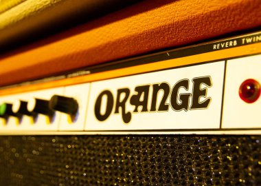 Paris - Fransa - 1 Aralık 2020: Orange Electric gitar amplifikatörü