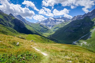 Pralognan la Vanoise 'deki Alp buzulları ve dağlar. Fransız Alpleri.