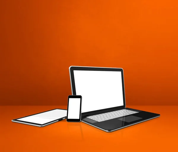 Laptop Cep Telefonu Dijital Tablet Bilgisayarı Turuncu Ofis Masasında Görüntü — Stok fotoğraf