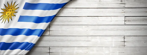 乌拉圭国旗挂在白色的旧墙上 水平全景横幅 — 图库照片