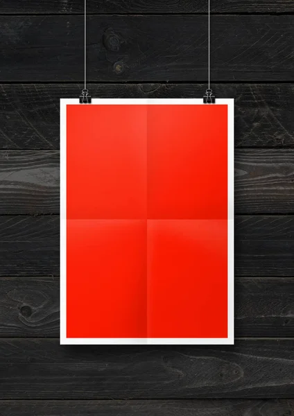 Rood Gevouwen Poster Opknoping Een Zwarte Houten Muur Met Clips — Stockfoto
