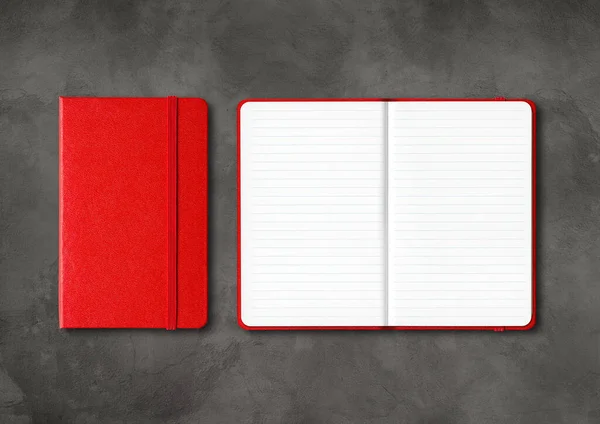 Rood Gesloten Open Bekleed Notebooks Mockup Geïsoleerd Donkere Betonnen Achtergrond — Stockfoto