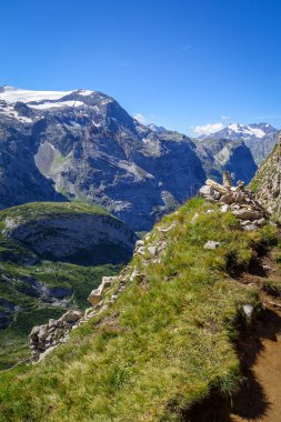 Pralognan la Vanoise 'deki Alp buzulları ve dağlar. Fransız Alpleri.