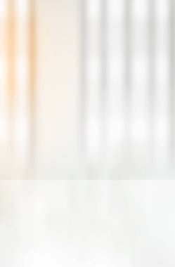 Beyaz ofis masası bulanık. Arkaplan duvar kağıdı