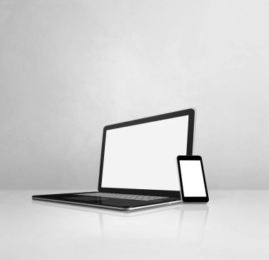 Laptop ve cep telefonu beyaz beton ofis masasında. 3B Görüntü