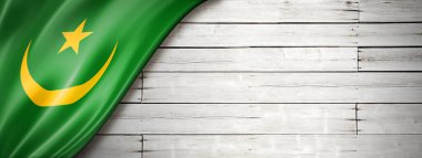 Moritanya bayrağı eski beyaz duvarda. Yatay panoramik pankart.