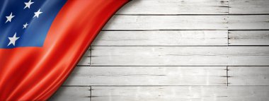 Eski beyaz duvarda Samoa bayrağı. Yatay panoramik pankart.