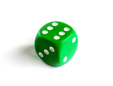 Beyaz arka planda izole edilmiş yeşil zarlar. Üst görünüm