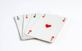 Čtyři esa hraní karetní hry izolované na bílém pozadí.