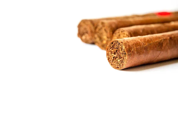 Grupp Bruna Kubanska Cigarrer Isolerade Vit Bakgrund — Stockfoto