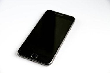 Paris - Fransa - 23 Mart 2021: iphone akıllı telefon boş model şablonu, beyaz arkaplan