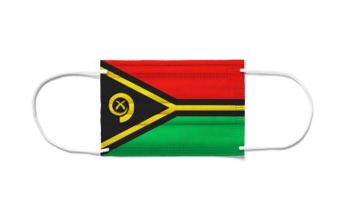 Tek kullanımlık ameliyat maskesinde Vanuatu bayrağı. Beyaz arkaplan izole