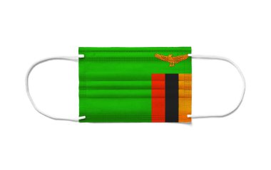 Tek kullanımlık ameliyat maskesinde Zambiya bayrağı. Beyaz arkaplan izole
