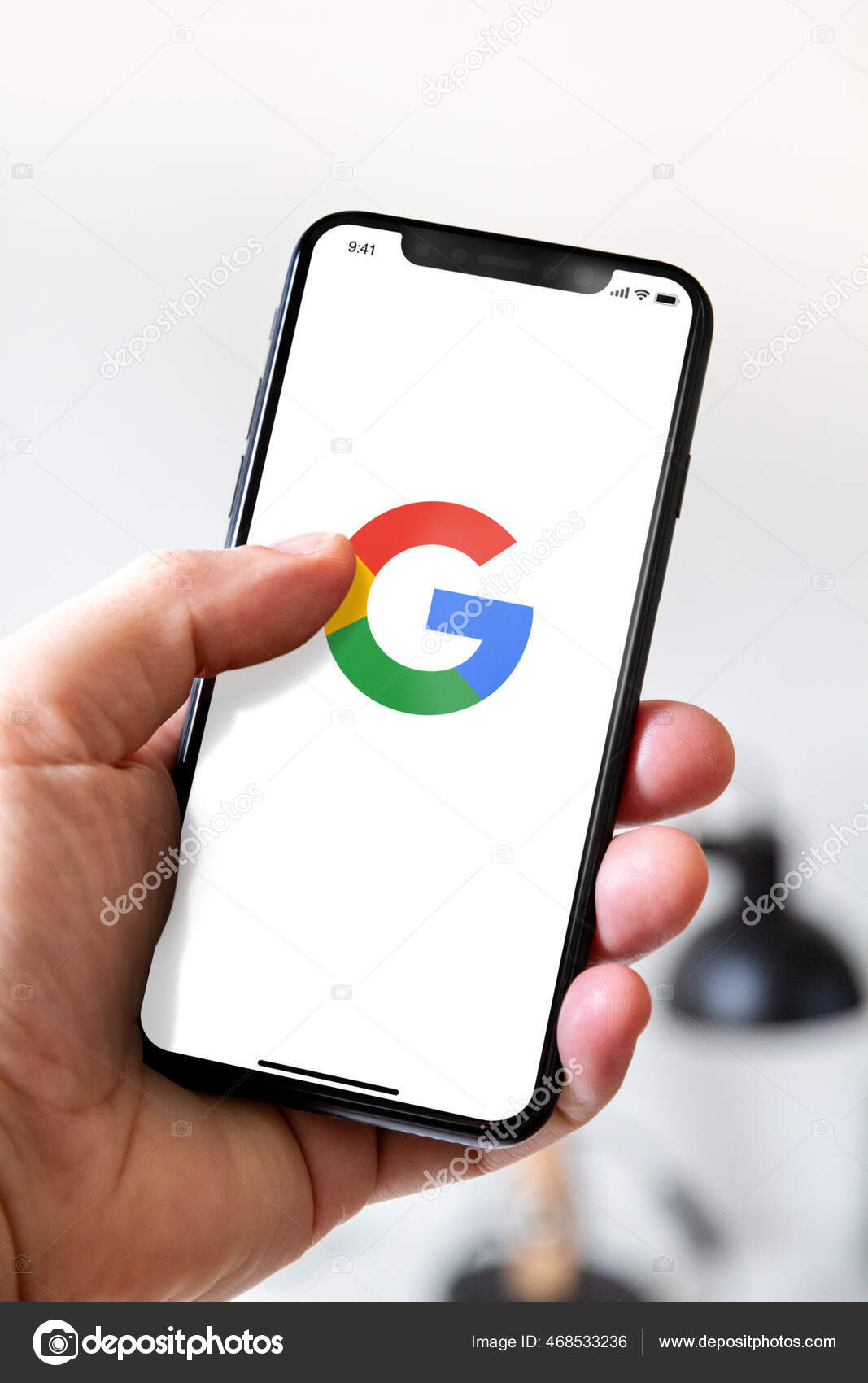 Париж Франция Марта 2021 Рука Держит Смартфон Iphone Логотипом.
