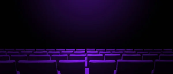 Kino Fioletowymi Rzędami Siedzeń Czarnym Przestrzennym Tłem Baner Poziomy — Zdjęcie stockowe