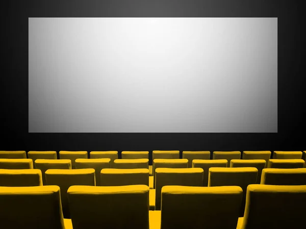 黄色のベルベットの座席と空白の白いスクリーンを持つ映画館 スペースの背景のコピー — ストック写真