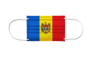 Ameliyat maskesinde Moldova bayrağı. Beyaz arkaplan izole