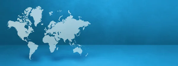 世界地图在蓝墙背景下被隔离 3D插图 横向横幅 — 图库照片