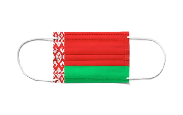 Bandeira Bielorrússia Uma Máscara Cirúrgica Descartável Fundo Branco Isolado — Fotografia de Stock