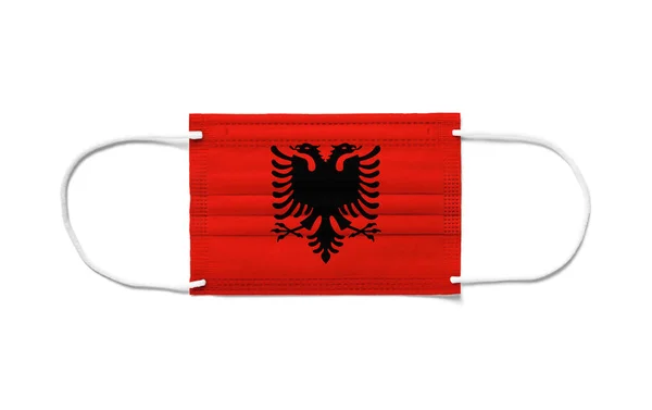 Bandera Albania Sobre Una Máscara Quirúrgica Desechable Fondo Blanco Aislado —  Fotos de Stock