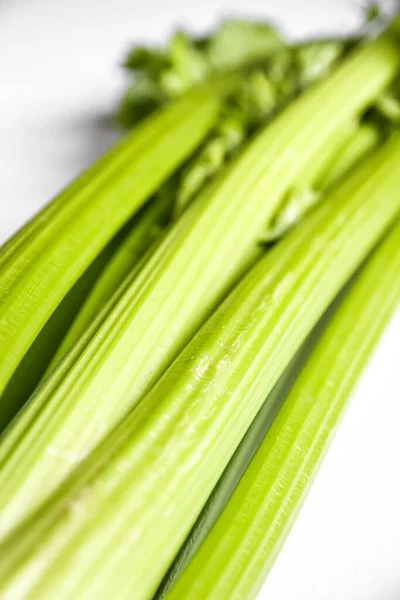 Selderie Tak Bos Geïsoleerd Witte Achtergrond Close Upzicht — Stockfoto