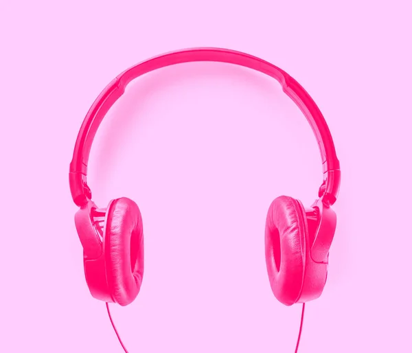 在粉色背景上隔离的耳机 — 图库照片