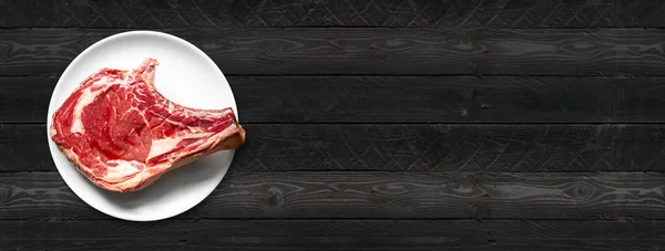 Raw Beef Prime Rib Plate Isolated Black Wooden Background Top — Zdjęcie stockowe