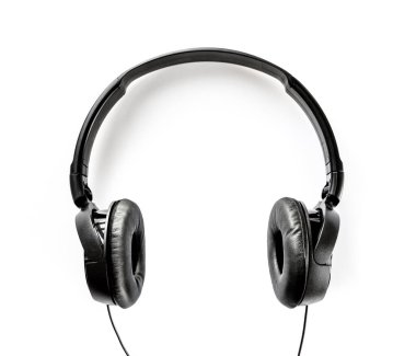 Kulaklıklar beyaz arka planda izole edilmiş. ön görünüm