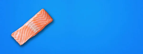 Salmon Steak Isolated Blue Background Top View Horizontal Banner — Stock Photo, Image