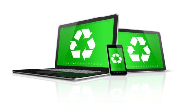 Dizüstü bilgisayar tablet Pc ve smartphone ile dağ eteğindeki taş yığını bir geri dönüşüm sembolü