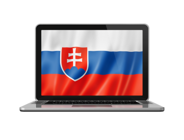 Laptop ekranındaki Slovakya bayrağı beyaza izole edildi. 3B illüstrasyon oluşturucu.