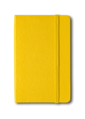 Sarı kapalı defter modeli beyazda izole edildi