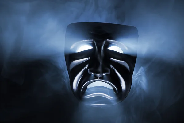 Máscara triste na névoa — Fotografia de Stock