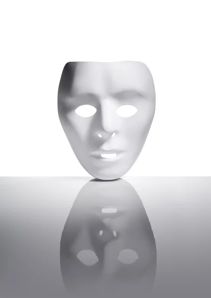 Vit plast mask på reflekterande yta — Stockfoto