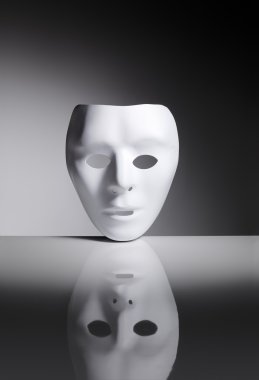 Yansıtıcı yüzeyi beyaz maske
