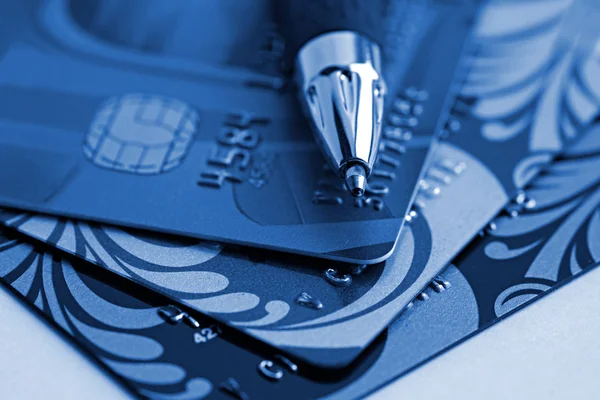 Close up a credit card and pen — Stock Photo, Image