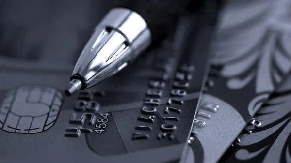 Credit card and pen — Stock Photo, Image