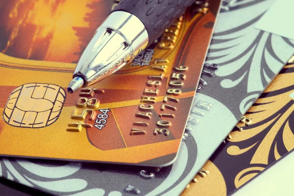 Close up a credit card and pen — Stock Photo, Image