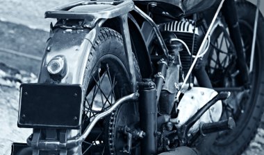 Eski motosiklet motoru görünümünü kapat. 