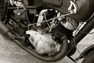 Eski motosiklet motoru görünümünü kapat. 