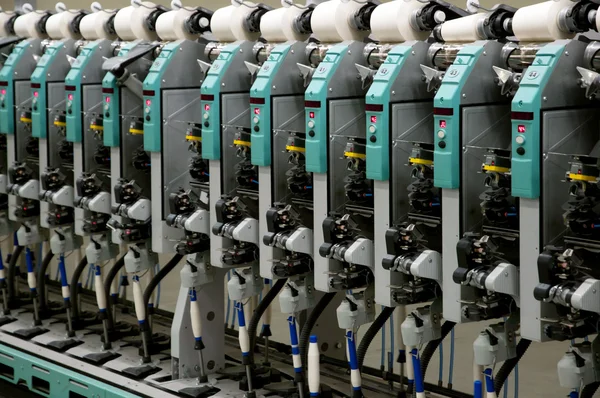 Textilní průmysl - navíjecí stroj — Stock fotografie