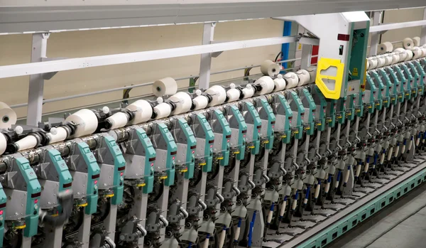 Текстильна промисловість - Намотувальна машина — стокове фото