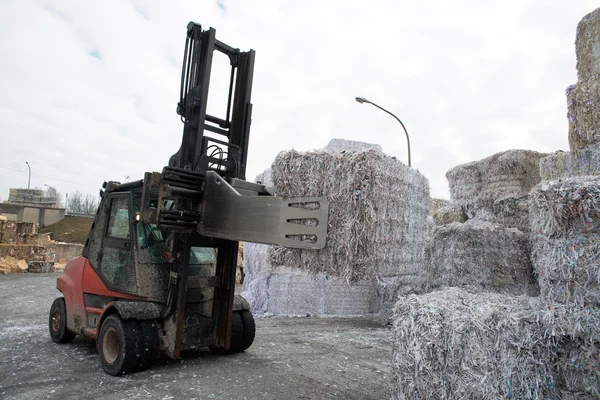 Papier en karton voor recycling — Stockfoto