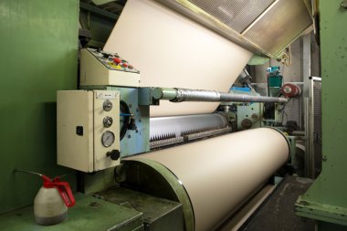 Oluklu karton üretmek için fabrika